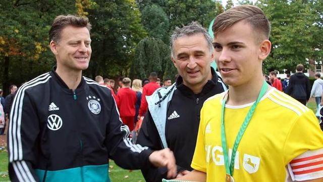 往顾及更衣 往顾及更衣