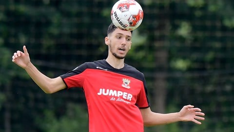 通过结合实 通过结合实