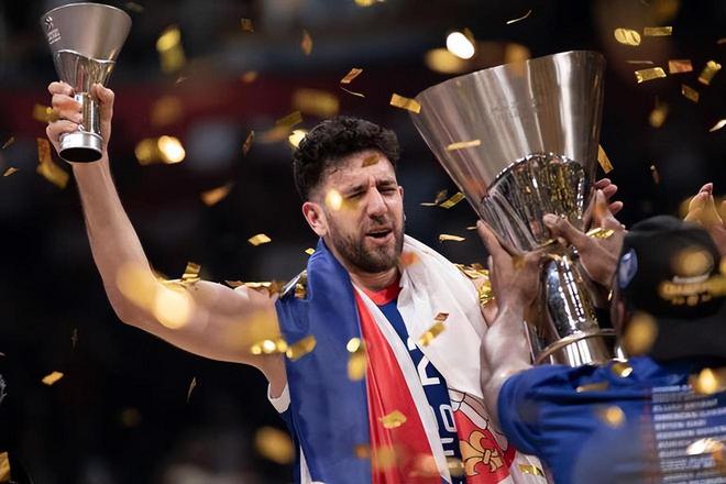 曼联客场险胜切尔西红魔重回榜首