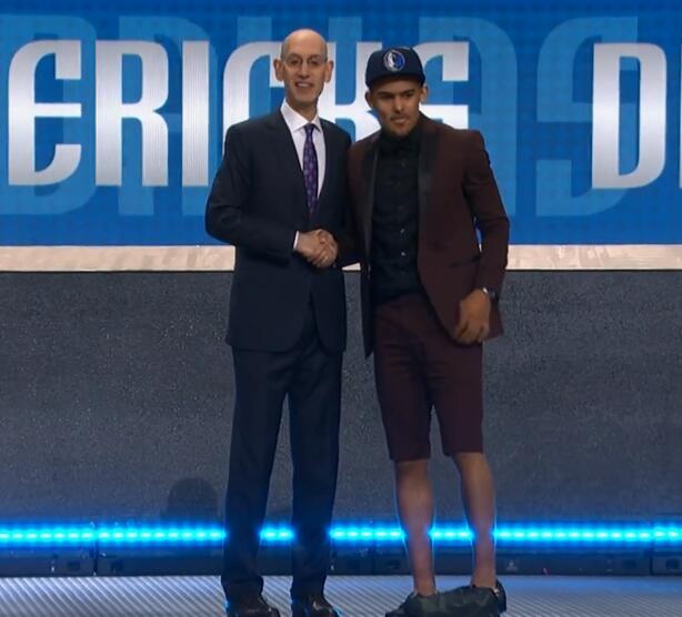 频率控制：为什么GTO要求你在某些时候必须弃掉顶级对子？（GTO频率平衡解析：为何在特定场景也要弃掉顶级对子？）