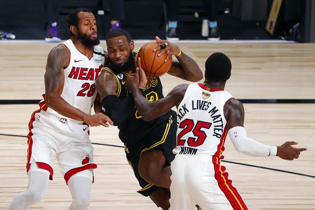 在灯光与鼓 在灯光与鼓