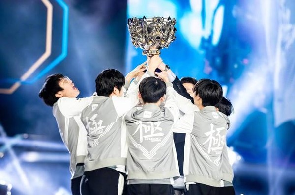 9INE , OG , PARIVISION , 和 Iberian Soul 资格赛晋级 StarLadder StarSeries Fall 2025